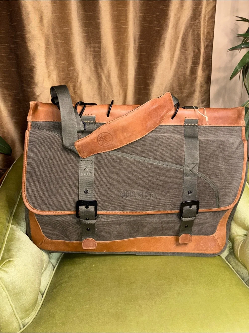 Beretta XLarge Travel Shoulder Bag Tan Velveteen & Leather Trim 25”X18”X10”